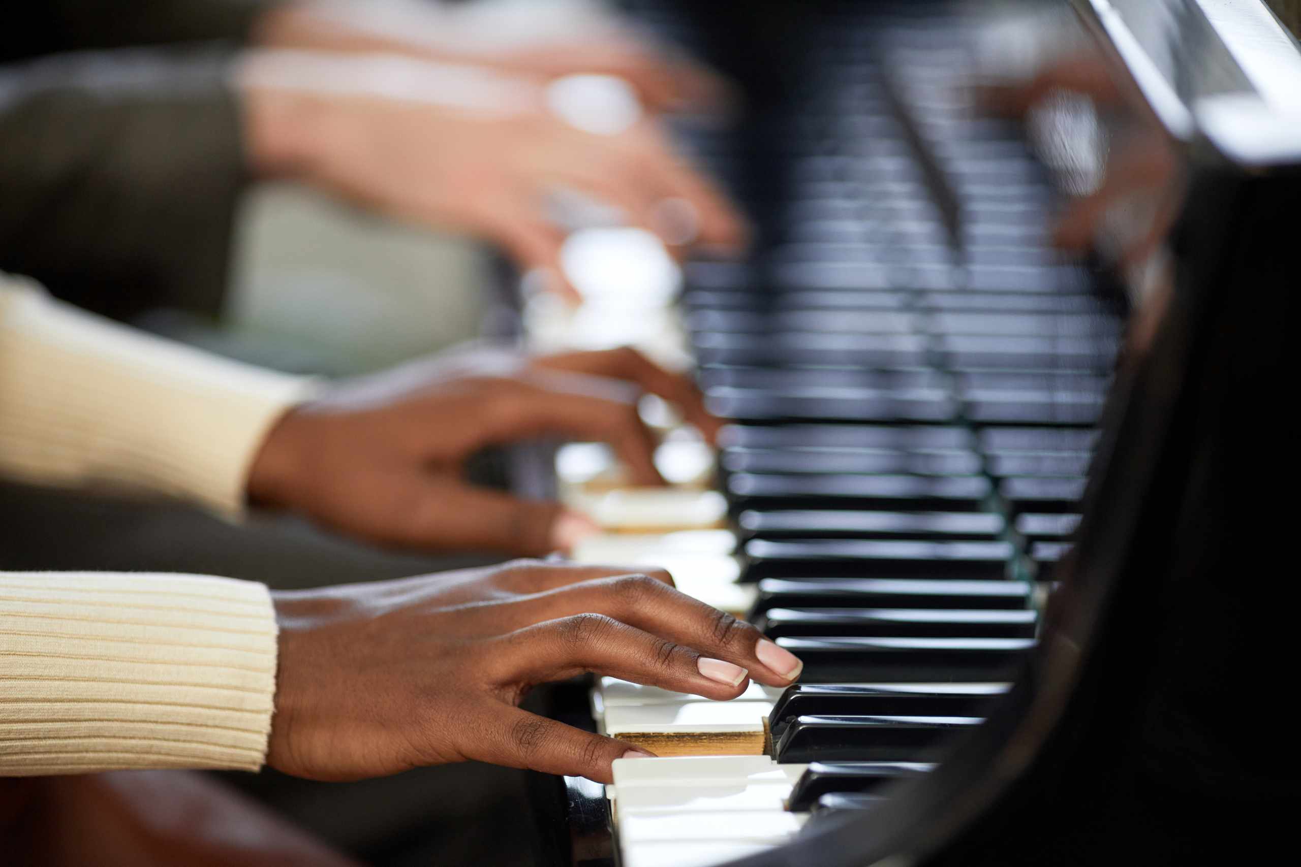 How Vocal Counting Aids Aspiring Pianists in Maintaining Tempo